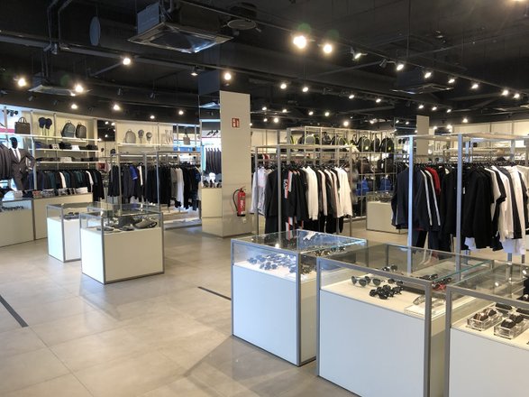 Armani Outlet Neumünster – clothing and shoe store in Schleswig-Holstein,  reviews, prices – Nicelocal
